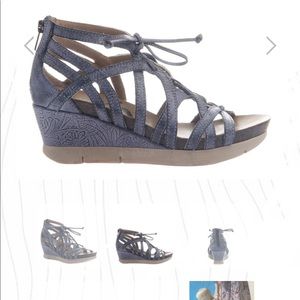 OTBT Nomadic in Navy Wedge Sandal size 9.5